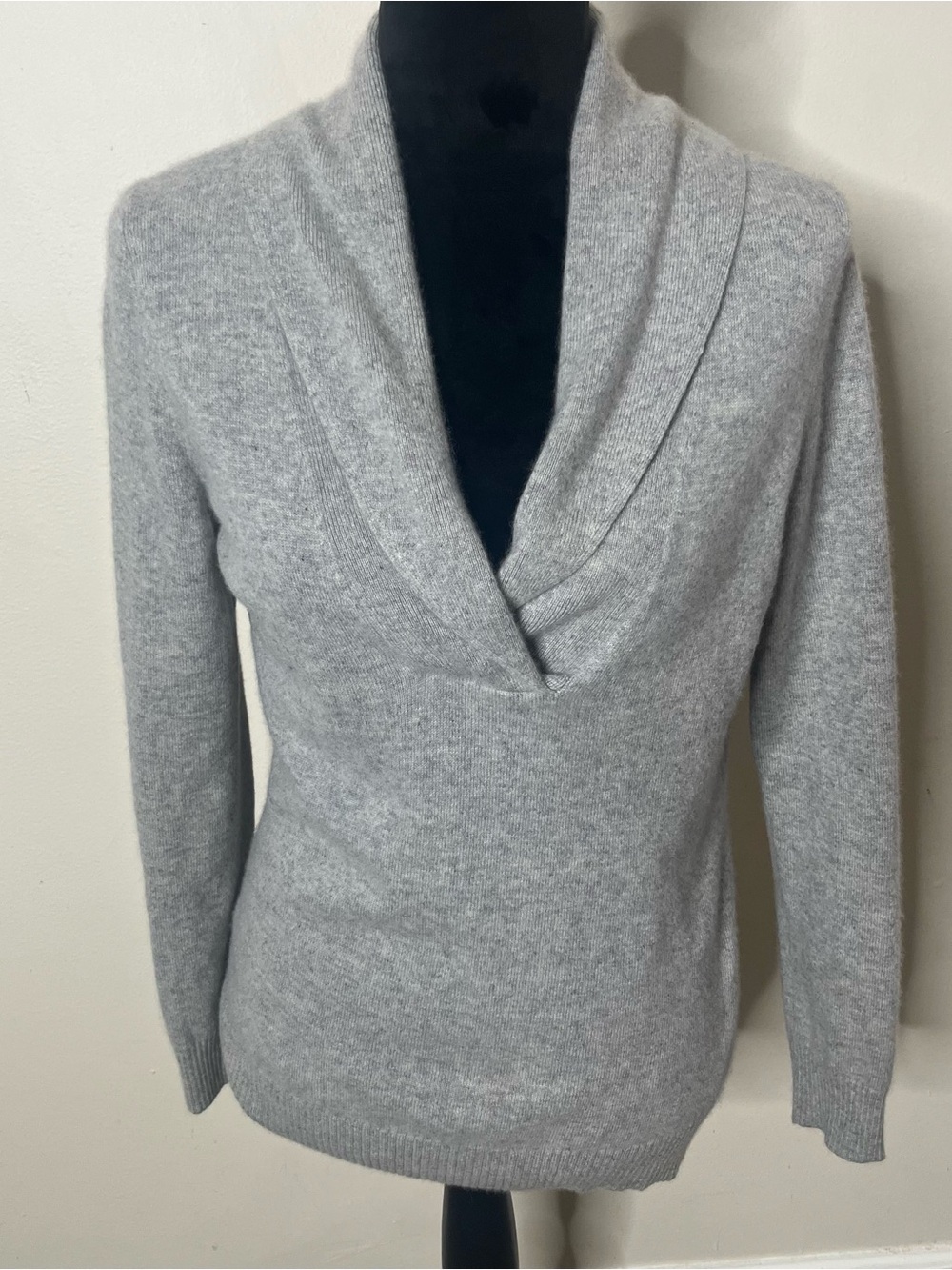Charter Club Women’s Gray V~Neck Shawl Collar 2 Ply Cashmere Knit Sweater Sz M